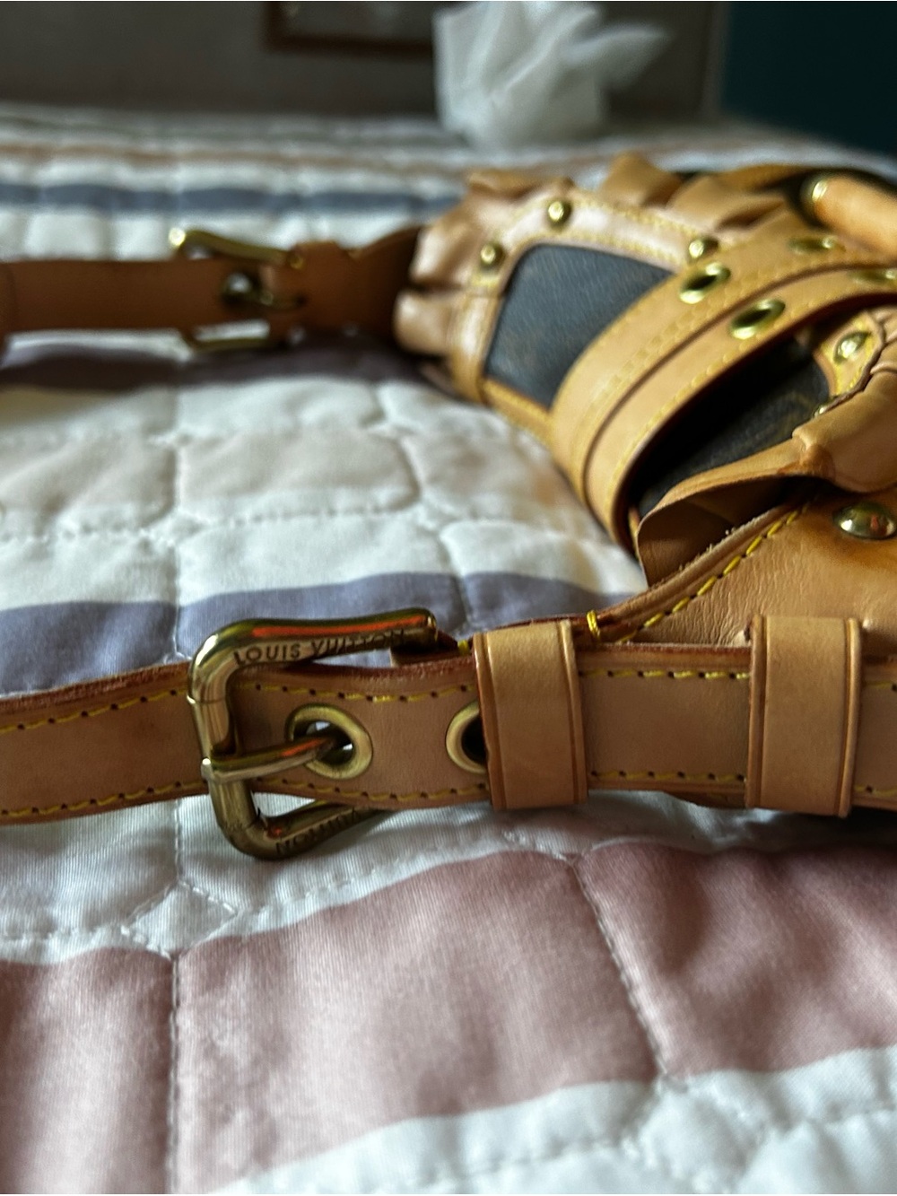Louis Vuitton Brown Monogram Shoulder Bag with Tan Leather Trim - Picture 4 of 5